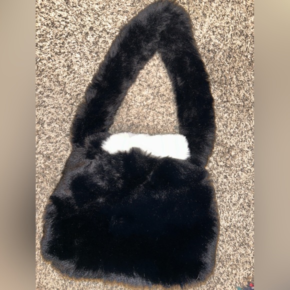 New Fuzzy Black/White YingYang Purse ☯️💜🫶🏻 - Picture 5 of 8